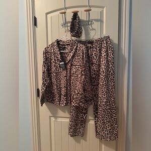 Super soft Simply Vera Wang pajama set in medium
